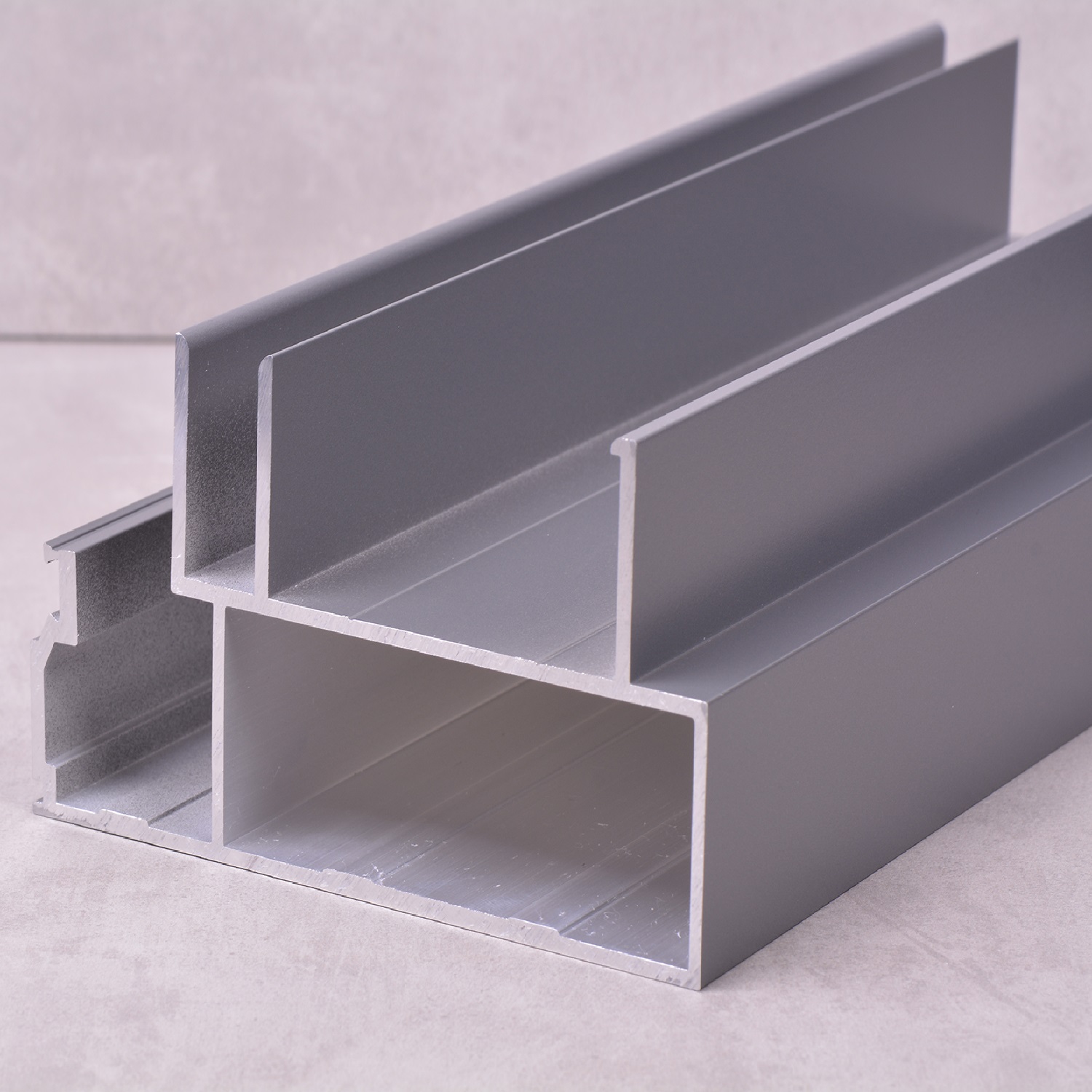 Kundenspezifische Profile für Fassadensysteme aus Aluminium

