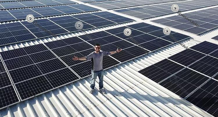 Sonnenkollektoren Energiesystem mit halb geschnittenen Zellen
