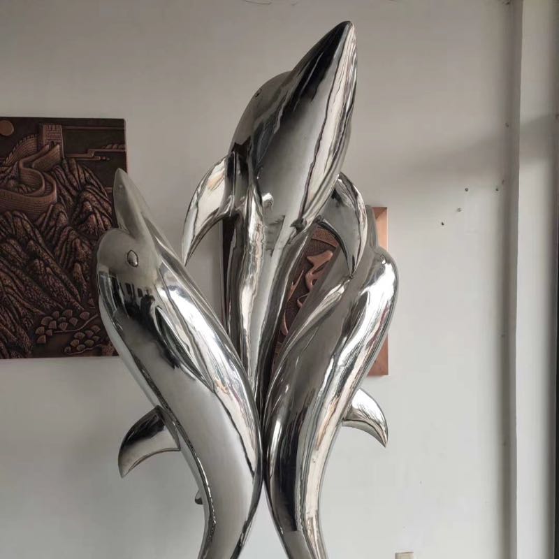 Delphin-Skulptur aus Edelstahl
