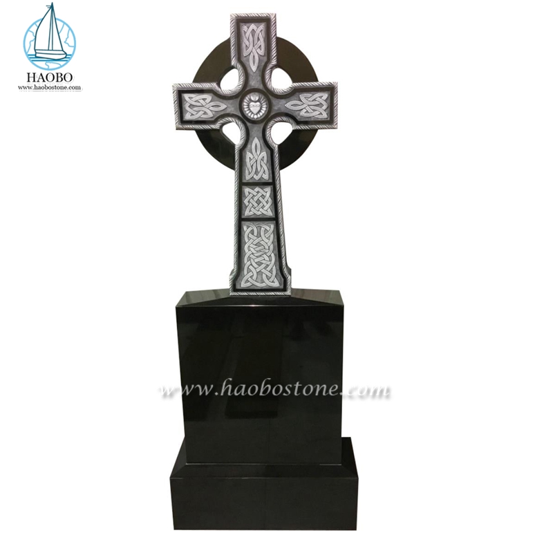 Großes keltisches Kreuz aus Indien, schwarzer Granit, geschnitzter aufrechter Grabstein
