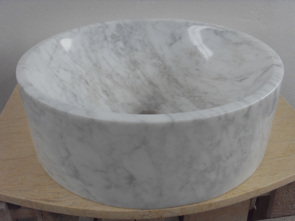 Polierte runde Waschbecken aus weißem Marmor
