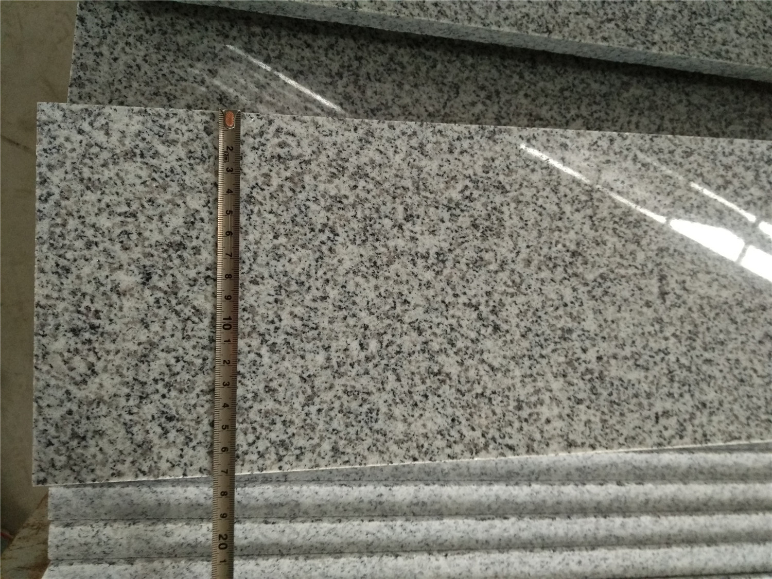 Polierte Treppe und Setzstufen aus Granit G603