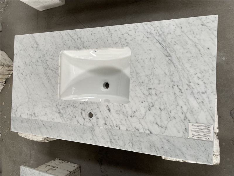 Waschtischplatte in natürlichem Carrara-Weiß