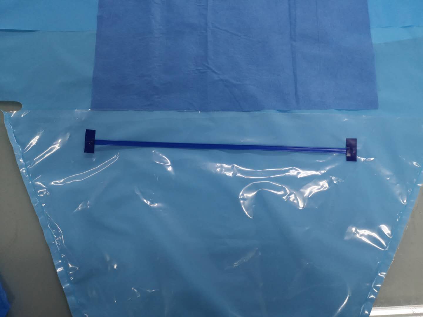 Medizinisches Einweg-OP-Abdecktuch, steril unter dem Gesäß, mit Beutel

