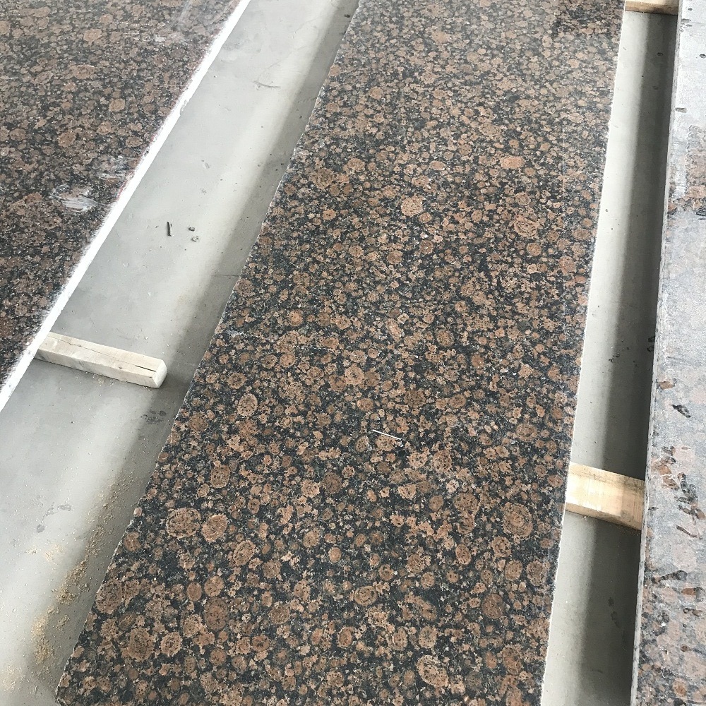 Baltisch-braune Granitplatten von guter Qualität
