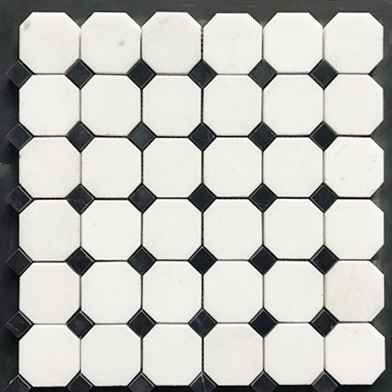 Mosaikfliesen aus weißem Marmor
