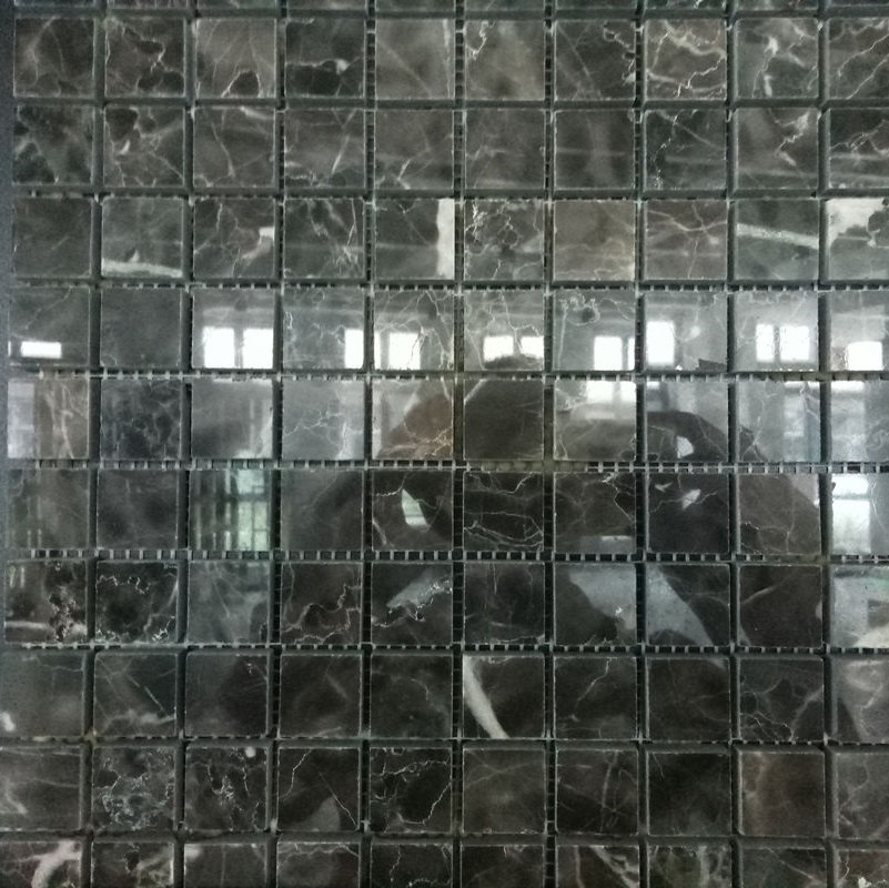 Quadratische Mosaikfliesen
