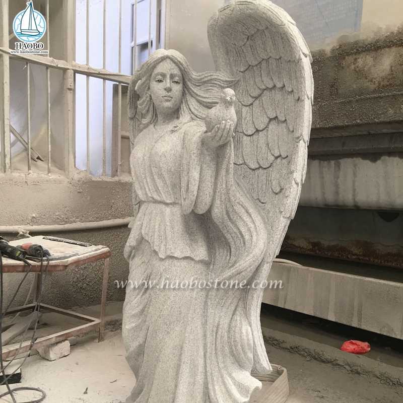 Maßgeschneiderter Engel aus weißem Granit mit Taubenstatue
