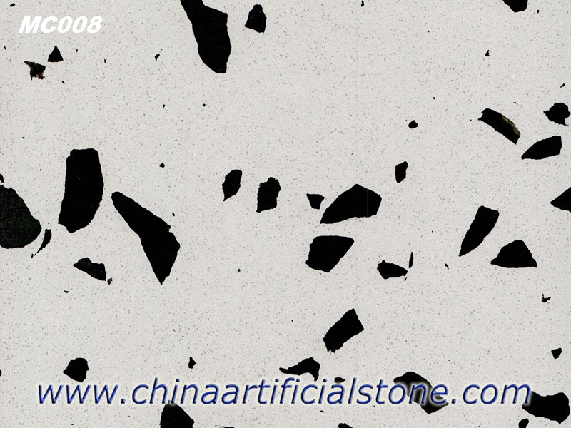 Weiße Terrazzo-Fliesenplatten mit schwarzem Aggregat

